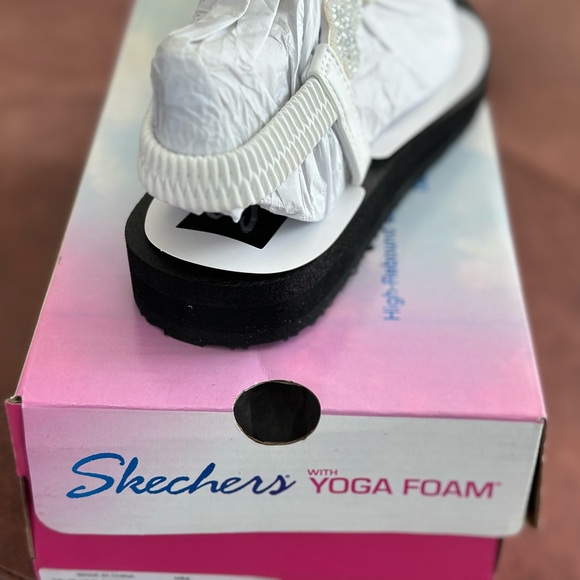 Woman's Skechers.Yoga foam. - Picture 5 of 5
